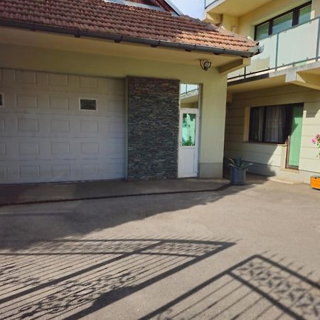 Peaceful Vacation Villa & Garden Сараево Екстериор снимка