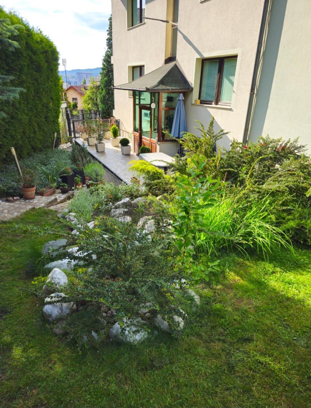 Peaceful Vacation Villa & Garden Сараево Екстериор снимка