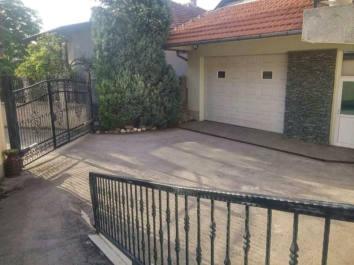 Peaceful Vacation Villa & Garden Сараево Екстериор снимка